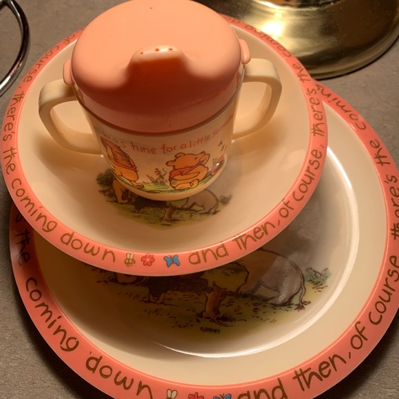 Classic Winnie the Pooh plastic plate, bowl and sippy cup - Picture 14 of 16